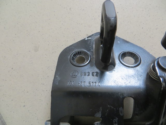 1Z0827511C VAG Петля-зацеп (ответная часть) замка двери задней (багажной 3/5-й) купить в Запорожье