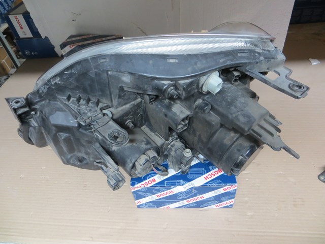 NISSAN 260103UF5A Правая фара в наличии Черкассы