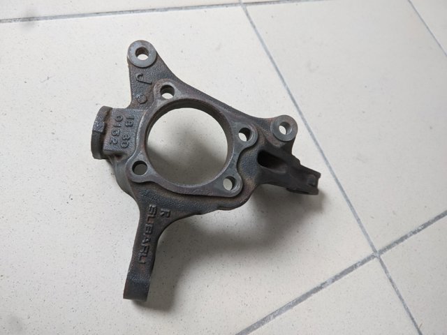 Цапфа (поворотный кулак) передний правый 28313SC000 SUBARU