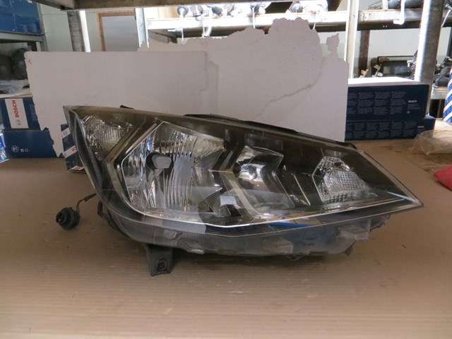 Вставка фары правой 6F1941006A VAG