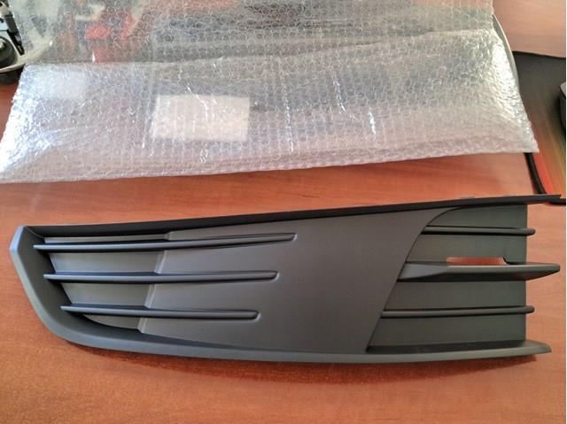  Решетка переднего бампера левая 6V08073679B9 VAG