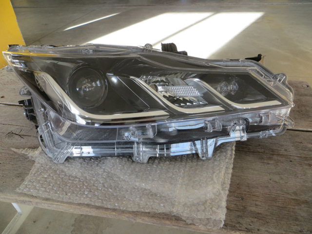 Фара передняя правая 8113002T30 TOYOTA