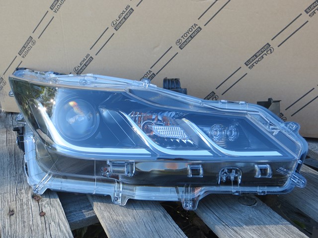 Основная фара - вставка 8113002T31 TOYOTA