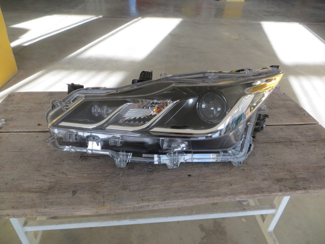 Фара 8117002T30 TOYOTA