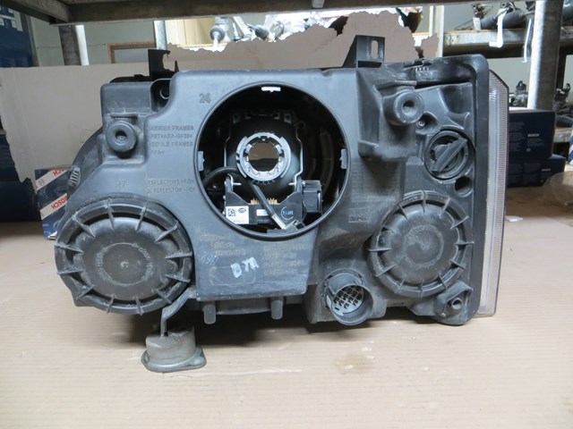 LR015266 LAND ROVER Правая фара купить в Запорожье