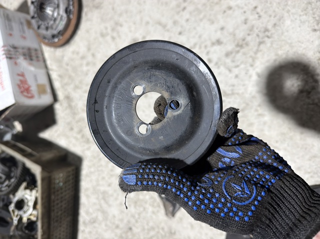 Шкив водяного насоса 03D121028B VAG