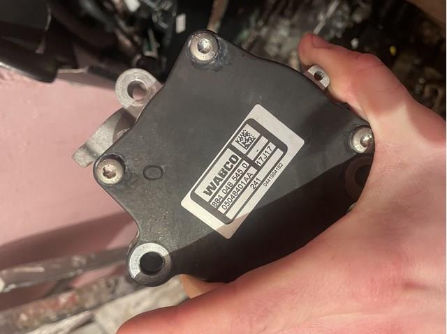 Насос вакуумный 05048401AA CHRYSLER