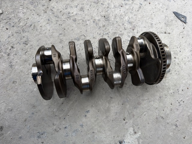 Коленвал двигателя Volkswagen Passat 200 B7