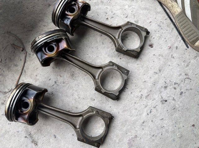 Шатун двигателя Volkswagen Jetta 5