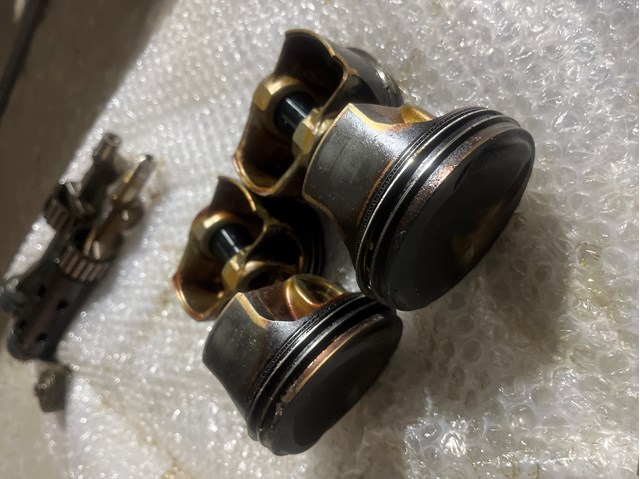 Поршнекомплект без колец 06L107065AN VAG