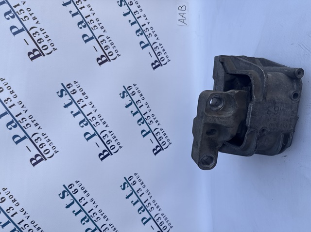 Правая подушка ДВС 1K0199262 VAG