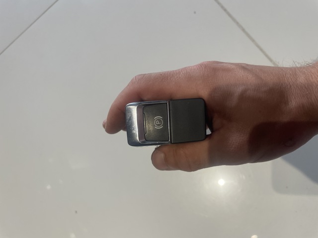Кнопка электромеханического стояночного тормоза 4G1927225C VAG