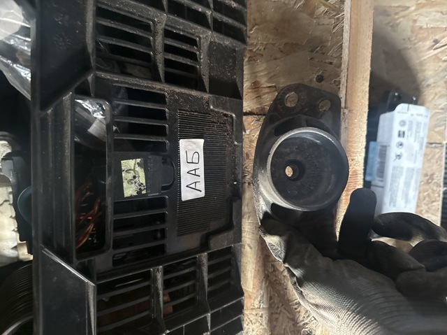 Опора стойки амортизатора заднего 5C0513353B VAG