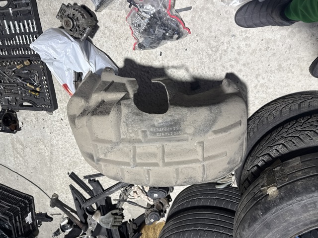 Подкрылок задний правый 5C6810972 VAG