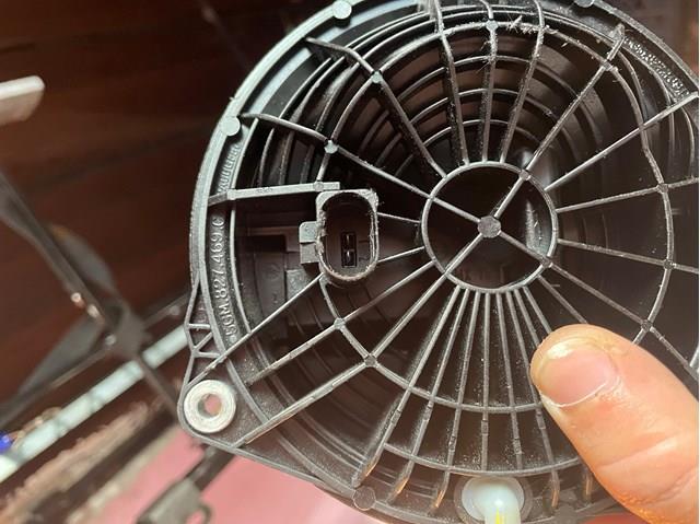 5GM827469C Кнопка привода замка багажника купить Черкассы
