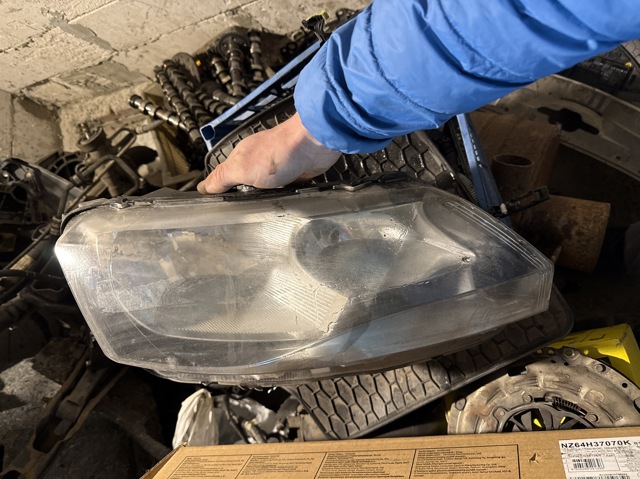 Фара передняя правая 5JB941016 VAG