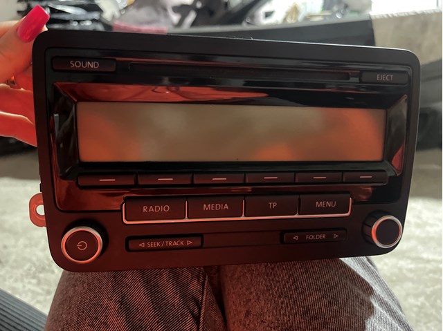 Магнитола (радио AM/FM) 5M0035186AA VAG