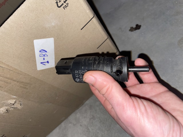 Двигатель омывателя лобового стекла BMW 1