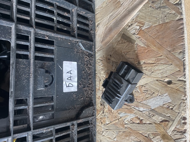 Переключатель подорева сидений 6R0959772A VAG