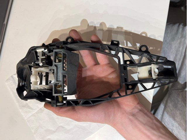 Держатель наружной ручки двери, передней правой 9881776 BMW
