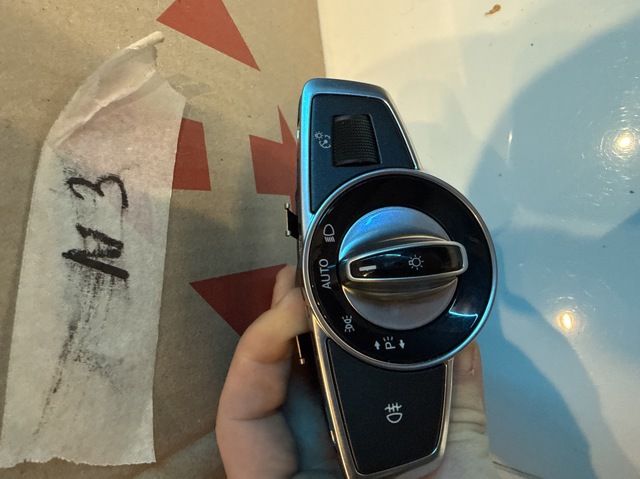 Переключатель света фар на "торпедо" A2059056500 MERCEDES