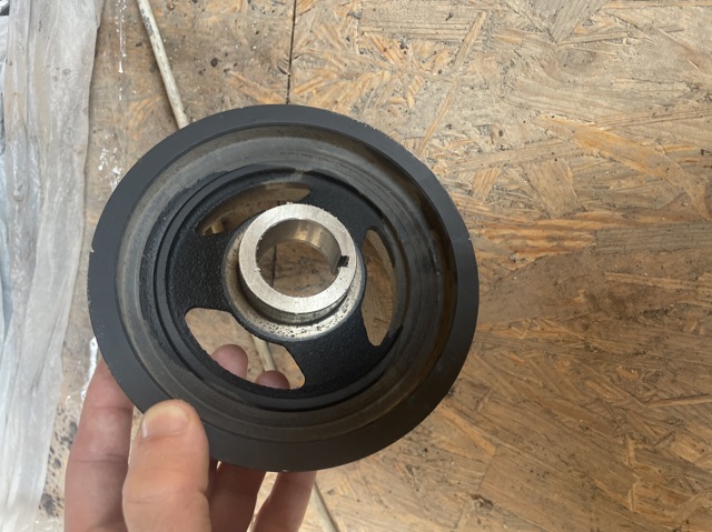 MAZDA PE0111400A Шкив коленвала в наличии Кривой Рог