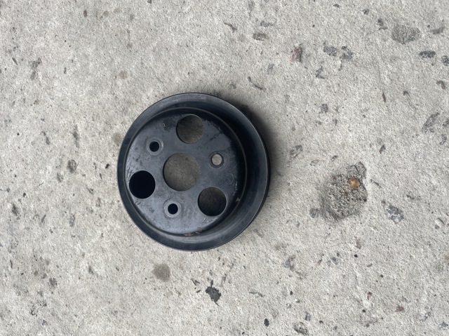 Шкив водяной помпы PE0215131 MAZDA