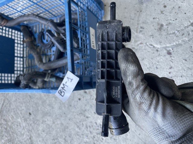 Трубка картера воздушная V102931 VAICO