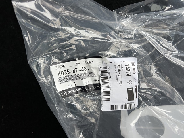 MAZDA KD3567481 Бачок омывателя в наличии Житомир