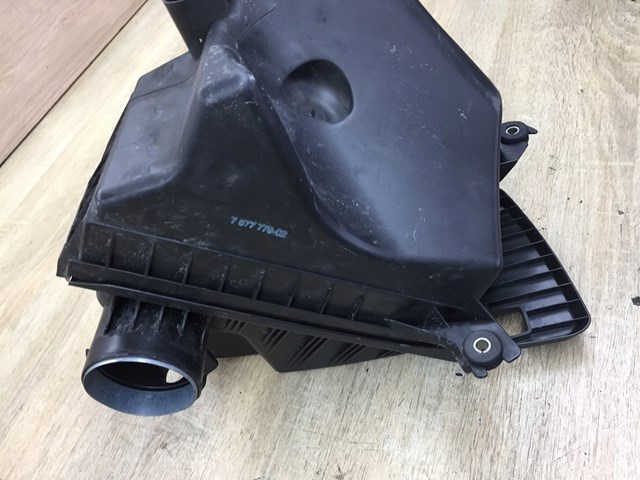 13717577779 BMW Корпус воздушного фильтра купить в Каменское