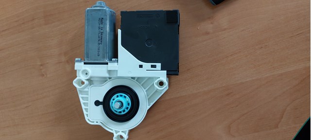 Мотор стеклоподъемника двери передней, правой 1K0959702QZ4S VAG