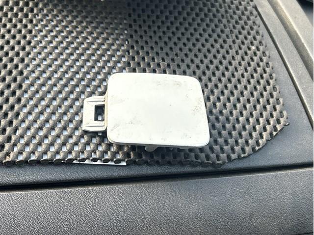 Заглушка бампера буксировочного крюка, передняя правая 2G0807241 VAG
