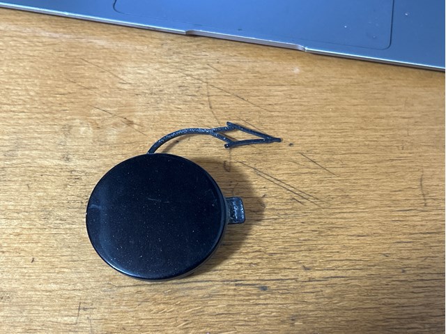 Заглушка буксировочного крюка в передний бампер Фольксваген Гольф VI