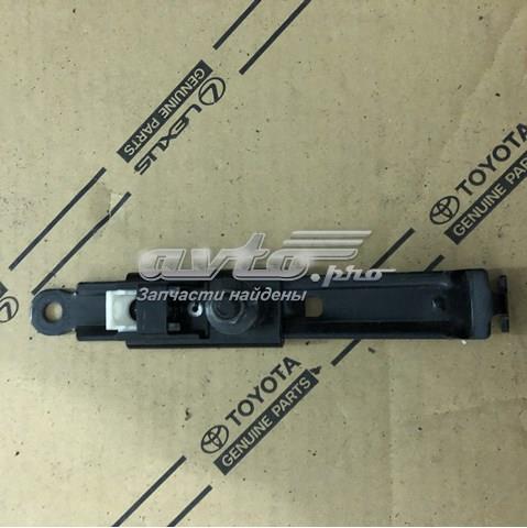 Регулятор высоты ремня безопасности передний левый 7320053010 TOYOTA