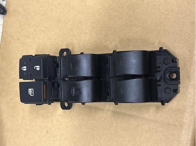 Кнопки переднего левого стекло подъемника 8404078010 TOYOTA
