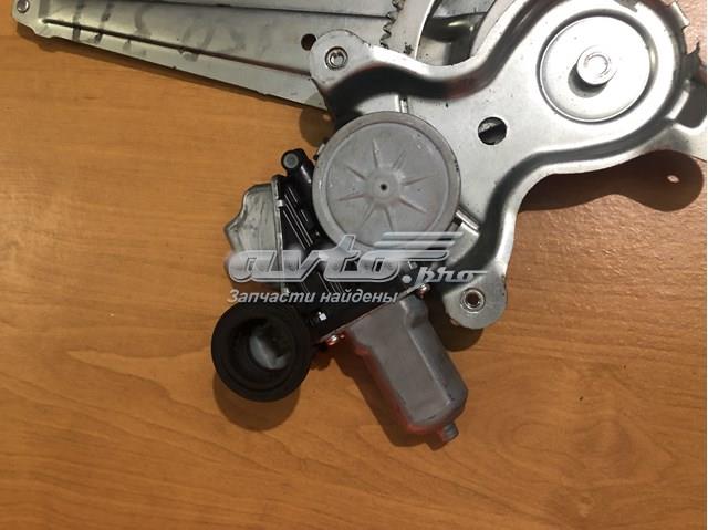 Мотор стеклоподъемника двери задней, правой 8572075030 TOYOTA