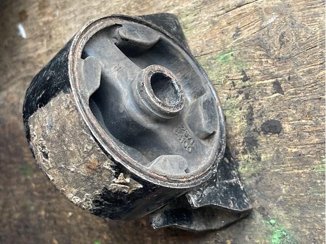 TOYOTA 1237164100 Задняя опора двигателя в наличии Ирпень