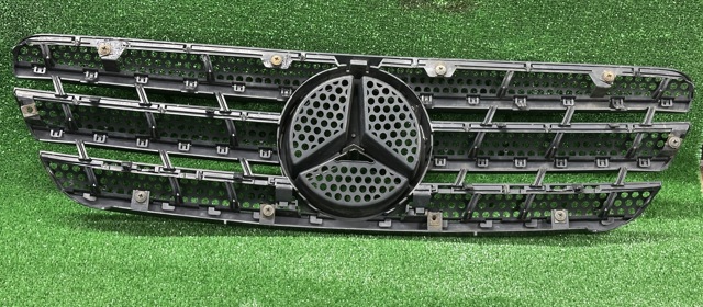 MERCEDES 1638800185 Решетка радиатора в наличии Львов