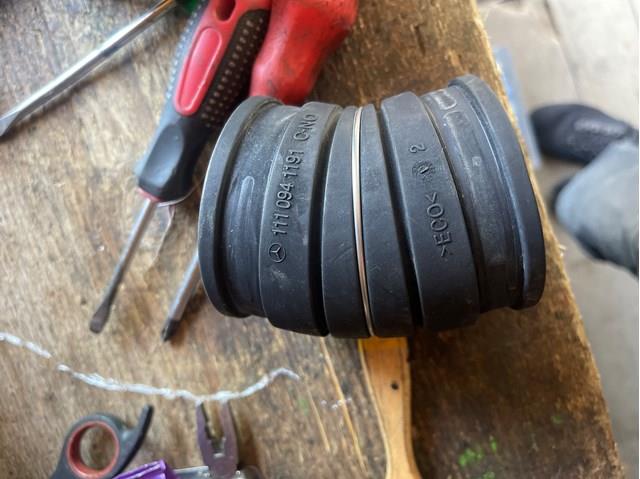 MERCEDES 1110941191 Патрубок расходомера воздуха в наличии Ирпень