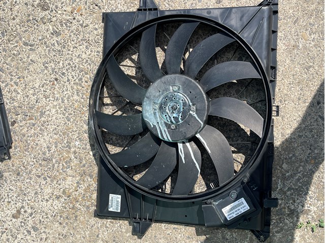 Диффузор радиатора охлаждения в сборе с мотором и крыльчаткой Mercedes R