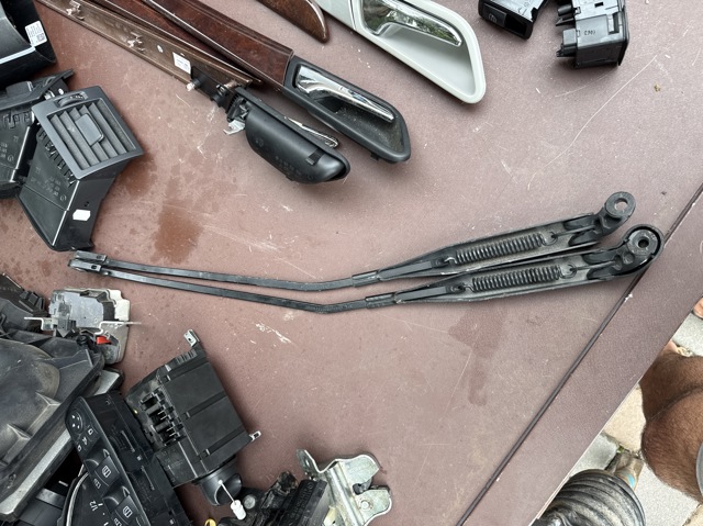 Поводок стеклоочистителя A1688201144 MERCEDES