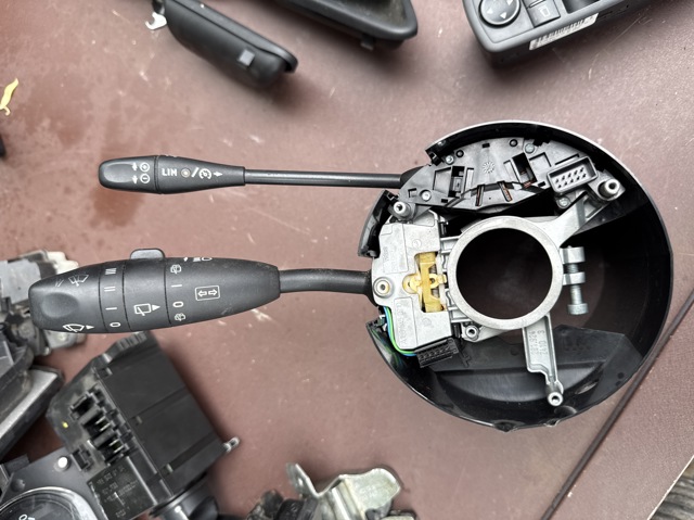 Левый подрулевой переключатель A1695450210 MERCEDES