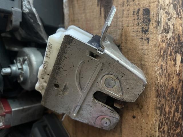 Замок и ручка двери задка A1697400035 MERCEDES