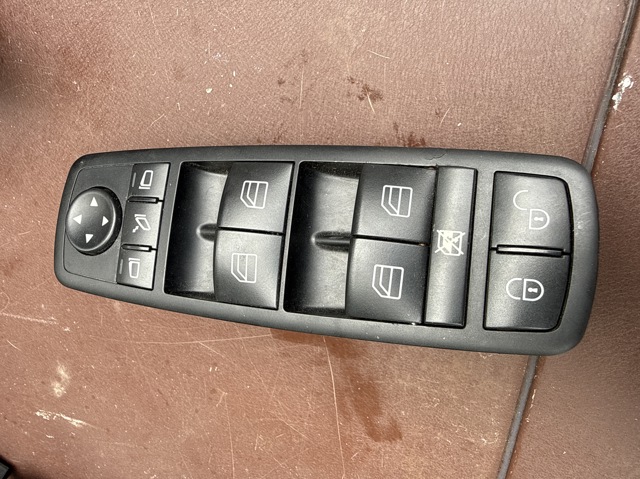 Кнопки переднего левого стеклоподъемника A1698206710 MERCEDES