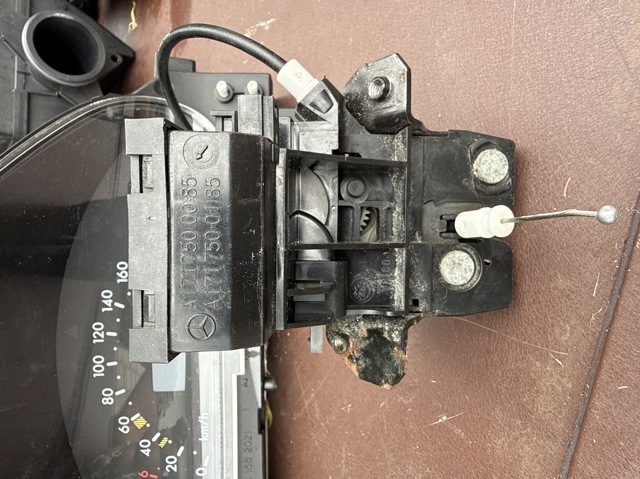 Замок и ручка двери задка A1717500085 MERCEDES