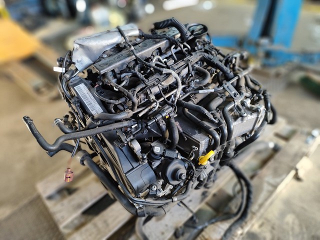 Мотор в сборе 04L100037A VAG