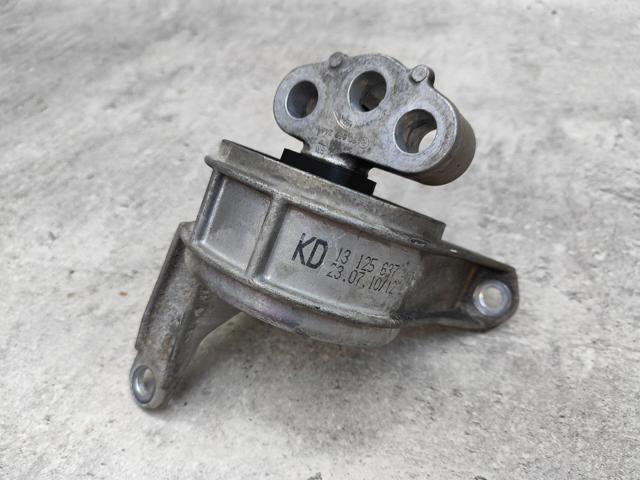 Подушка двигателя 13125637 OPEL