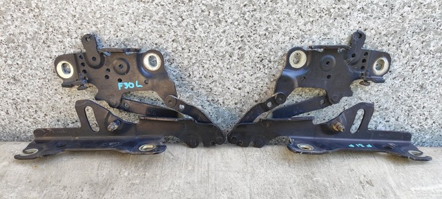 Левая петля капота 13989610 BMW