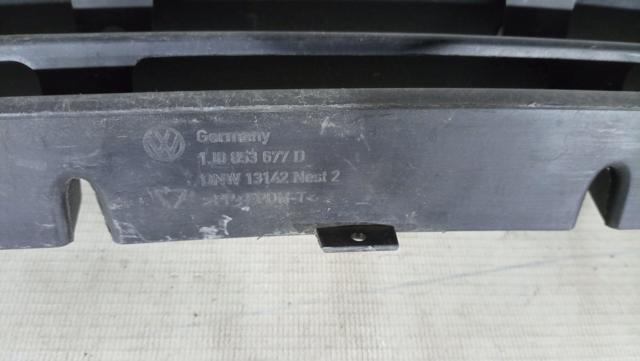 VAG 1J0853677D Решетка бампера в наличии Полтава