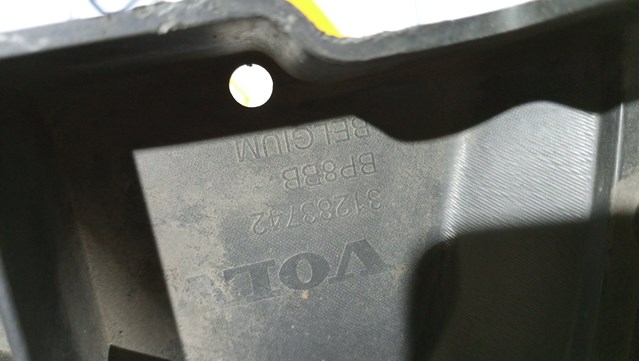 VOLVO 31283742 Молдинг решетки радиатора в наличии Киев